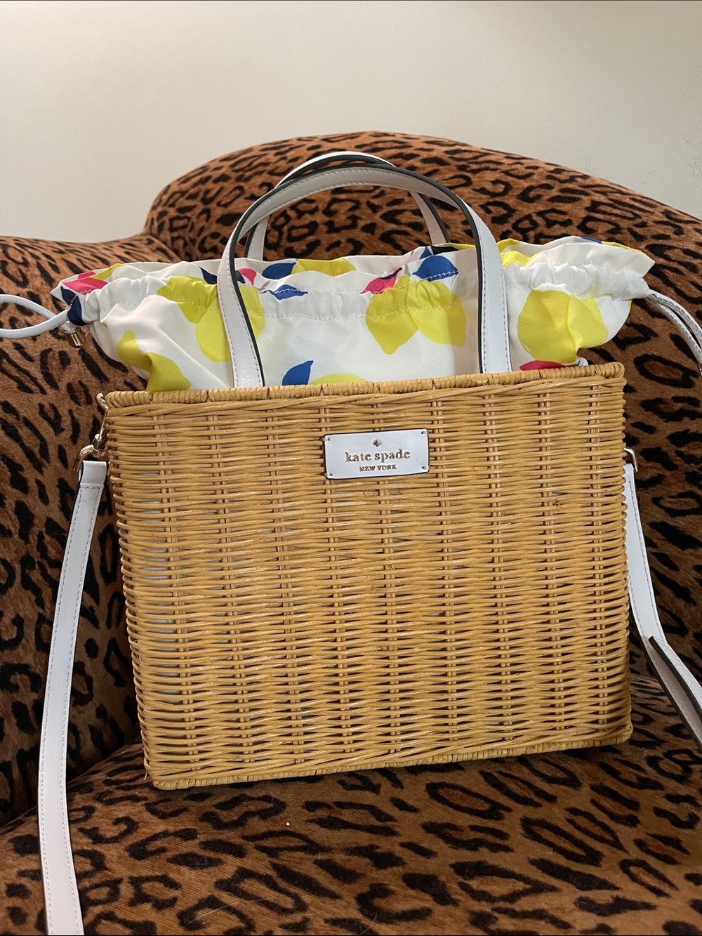 Kate Spade New York Lemon Zest Satchel
Rare Novelty Item
Like new used once - Picture 5 of 7